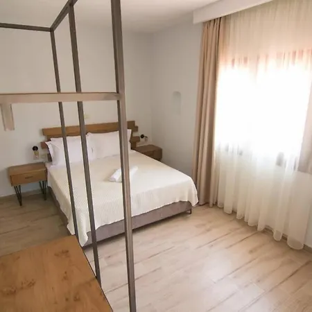 ヴィラ Casa Villa, Xenia パリウリ