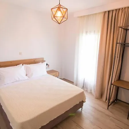 ヴィラ Casa Villa, Xenia パリウリ