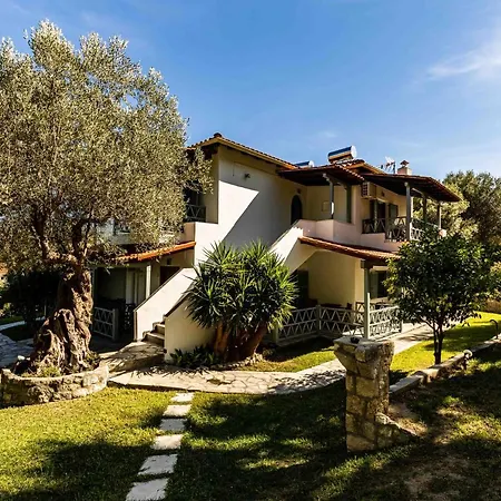 Casa Villa, Xenia パリウリ