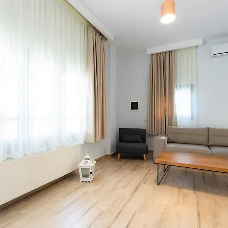 ヴィラ Casa Villa, Xenia パリウリ