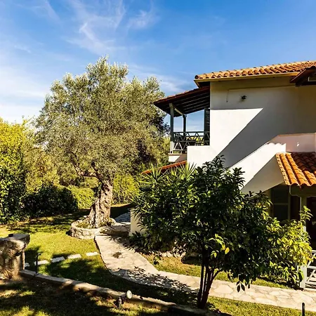 Casa Villa, Xenia パリウリ